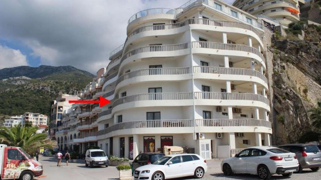 one bedroom apartment first line for sale becici