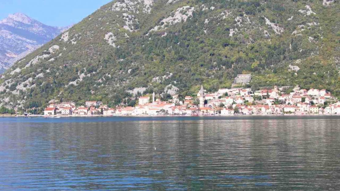 kotor prcanj stone house seafront