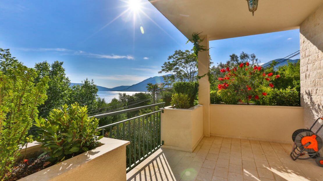buy villa in tivat with pool