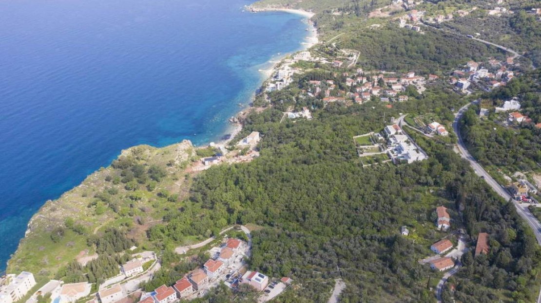 budva surroundings plot