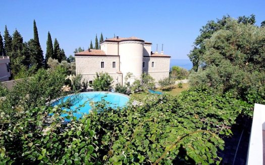 rezevici house with pool for sale