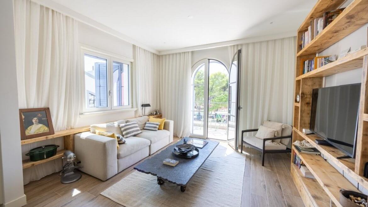 centrale lustica bay sale
