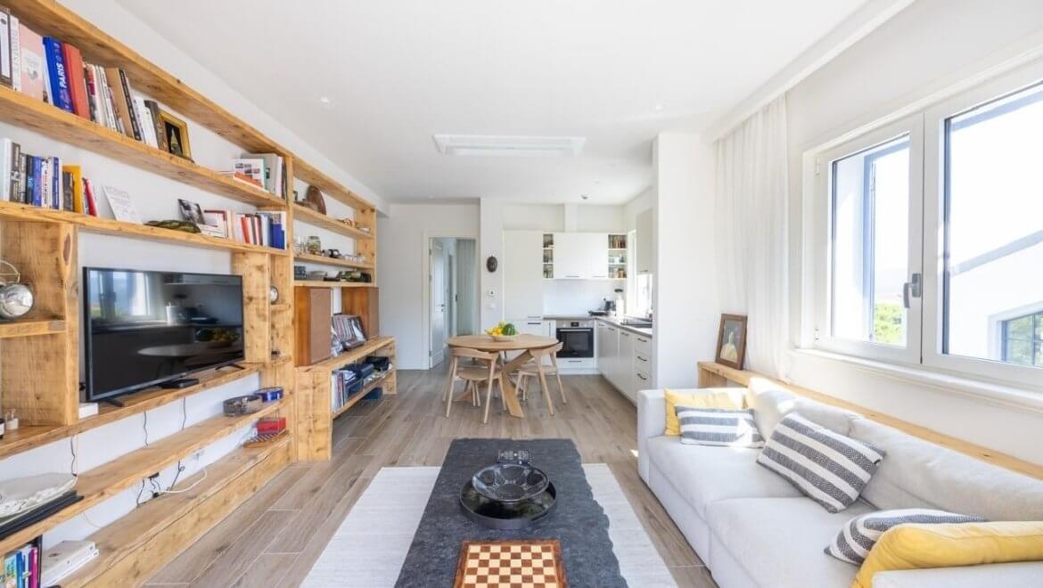 centrale lustica bay sale